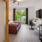 Mint Design-studio Mit Balkon アパート