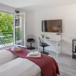 Mint Design-studio Mit Balkon *