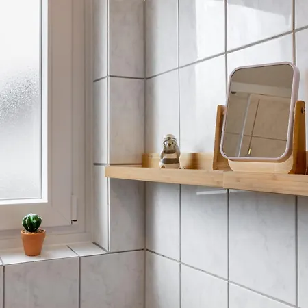 Apartment Mint Design-studio Mit Balkon