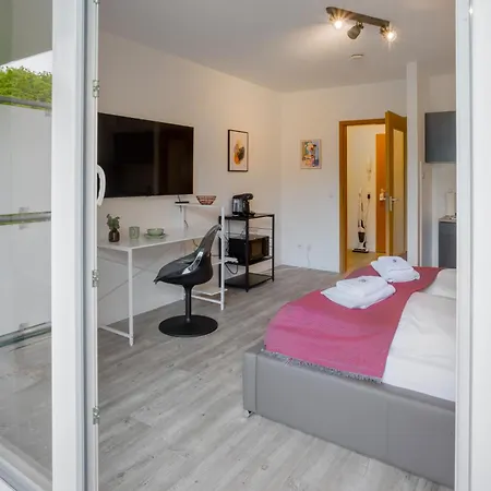 Apartment Mint Design-studio Mit Balkon