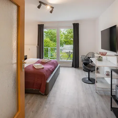 Mint Design-studio Mit Balkon Apartment